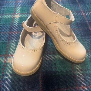 FootMates Cream Dress Shoes NWOT
